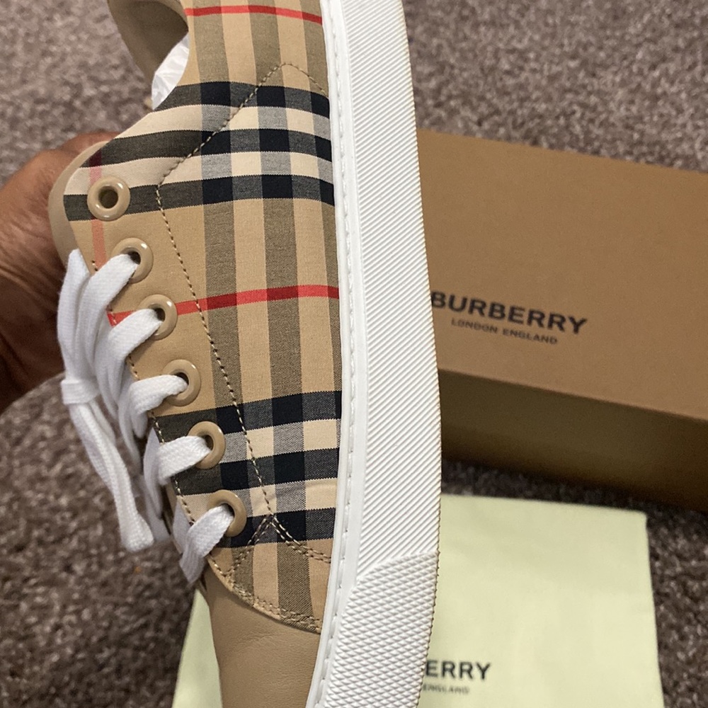 Authentic Burberry shoes - Picture 5 of 11